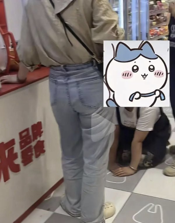 海通富配资 店员向顾客下跪道歉？好想来涉事门店回应